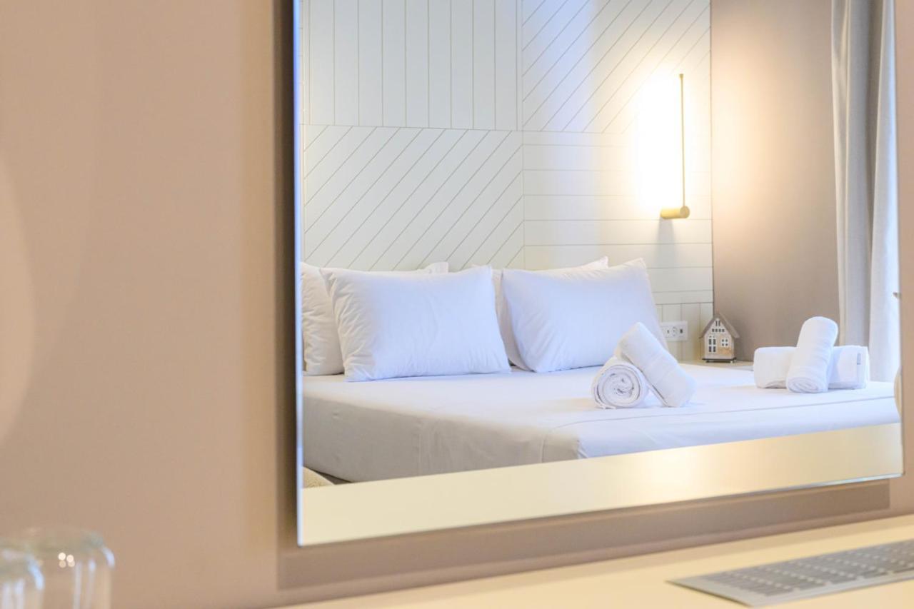 Blueblood - The Rooms Kalamata Exterior photo
