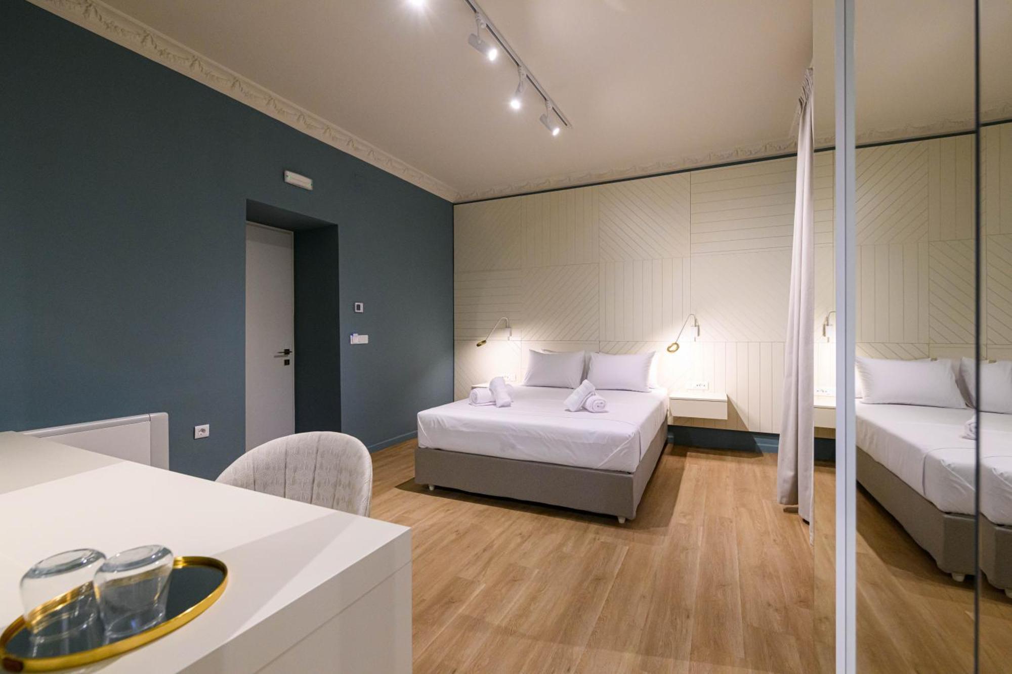 Blueblood - The Rooms Kalamata Exterior photo