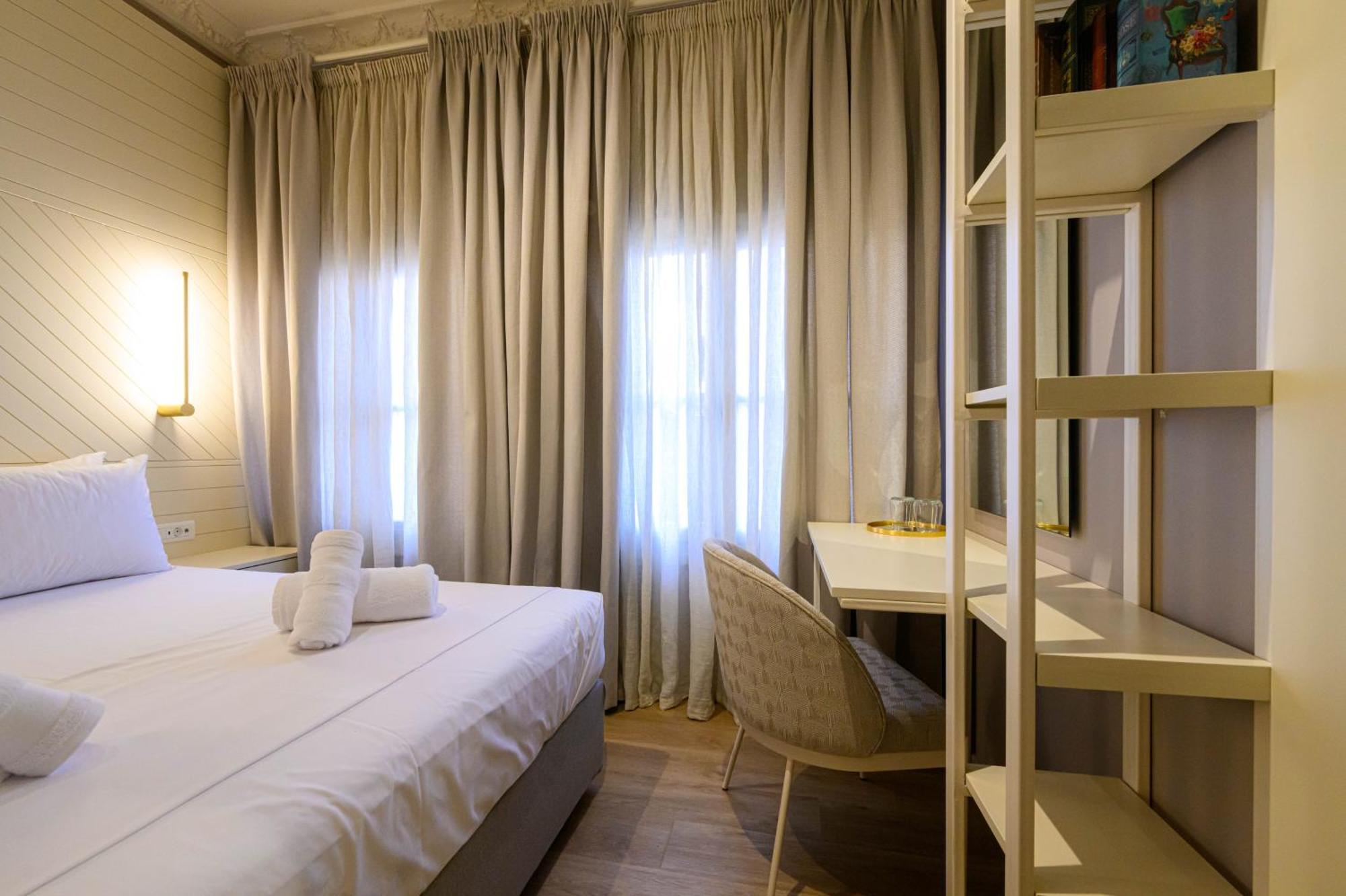 Blueblood - The Rooms Kalamata Exterior photo