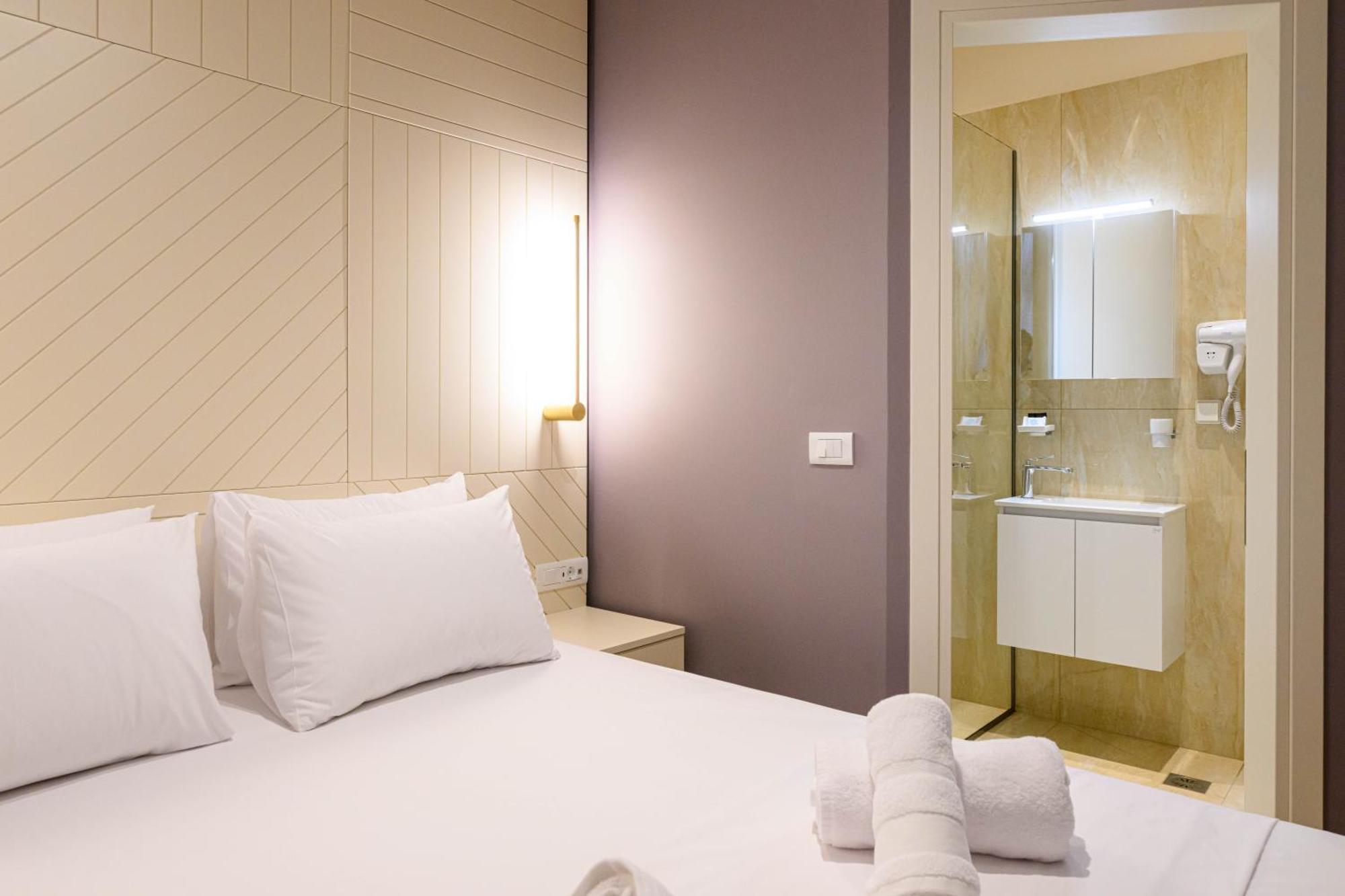 Blueblood - The Rooms Kalamata Exterior photo