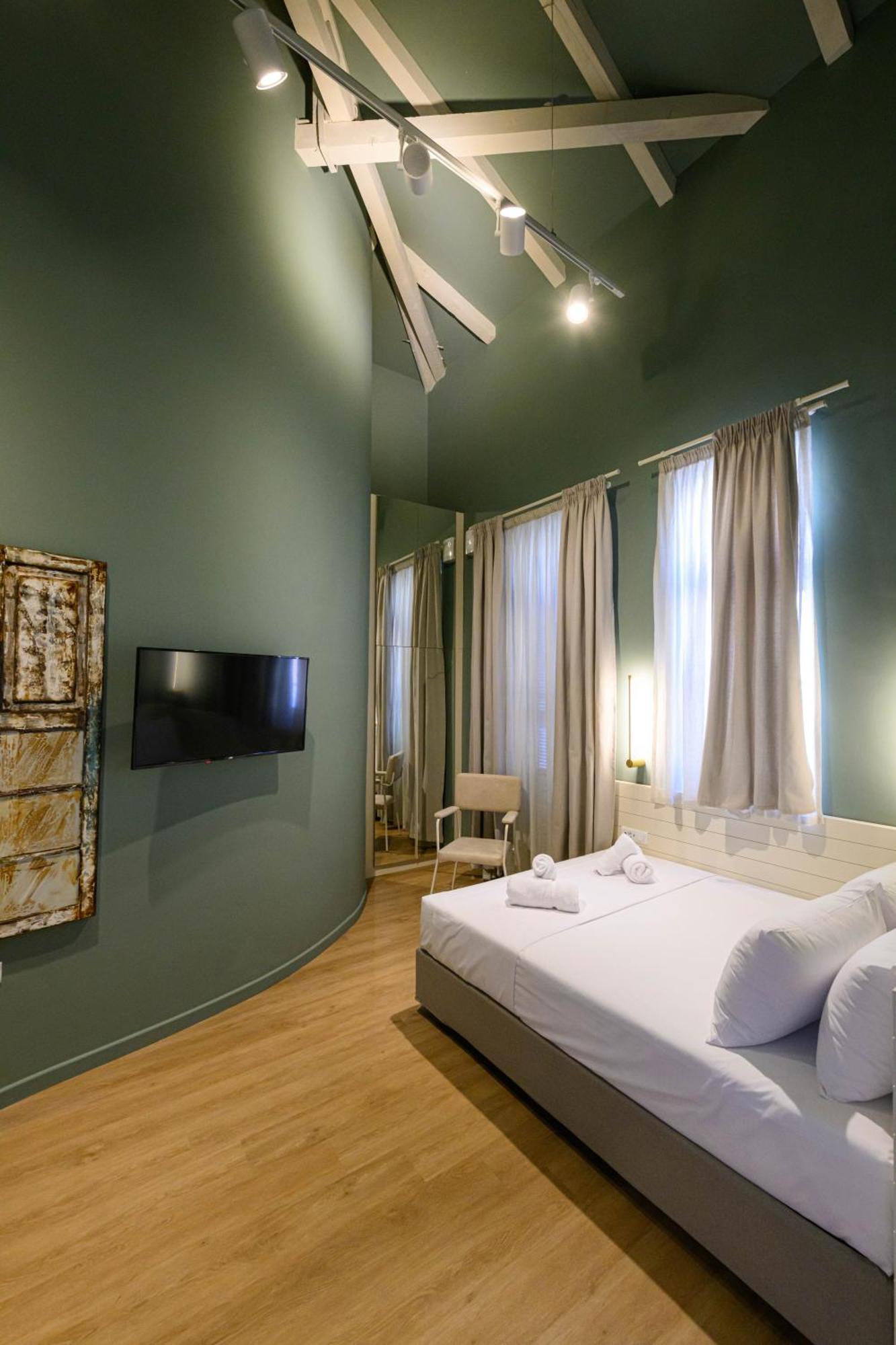 Blueblood - The Rooms Kalamata Exterior photo