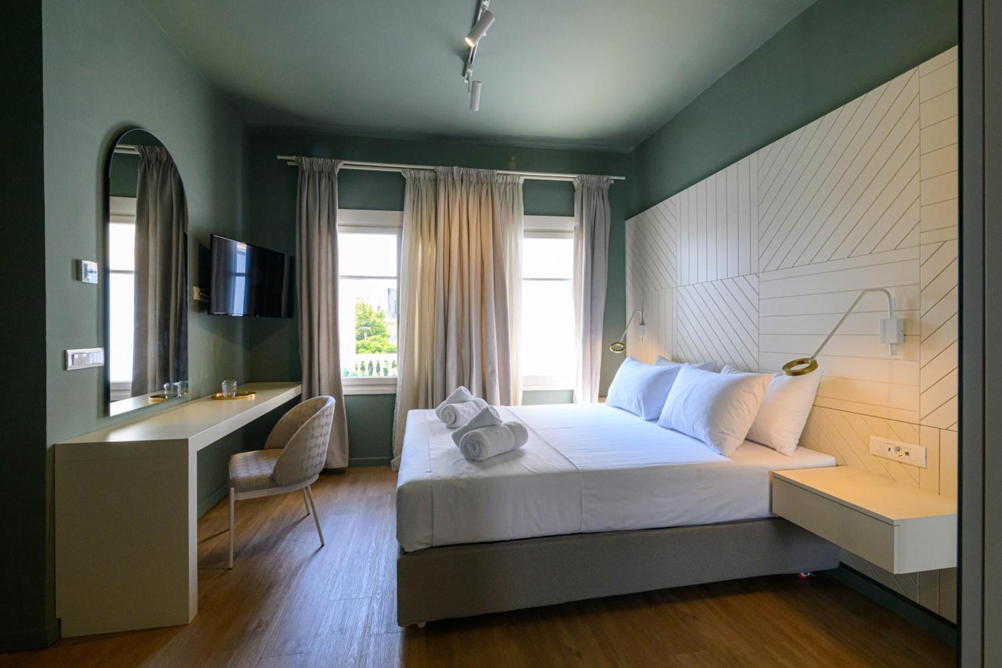 Blueblood - The Rooms Kalamata Exterior photo